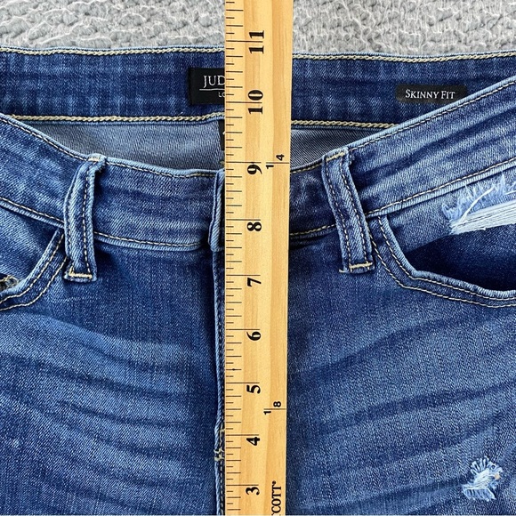 Judy Blue Medium Wash Distressed Skinny Jeans with Camo Print Patch Size 11/30 - Picture 10 of 15